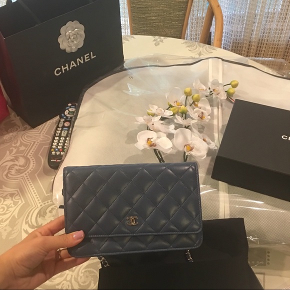 💙CHANEL💙 Blue Navy wallet on chain silver - Picture 2 of 6